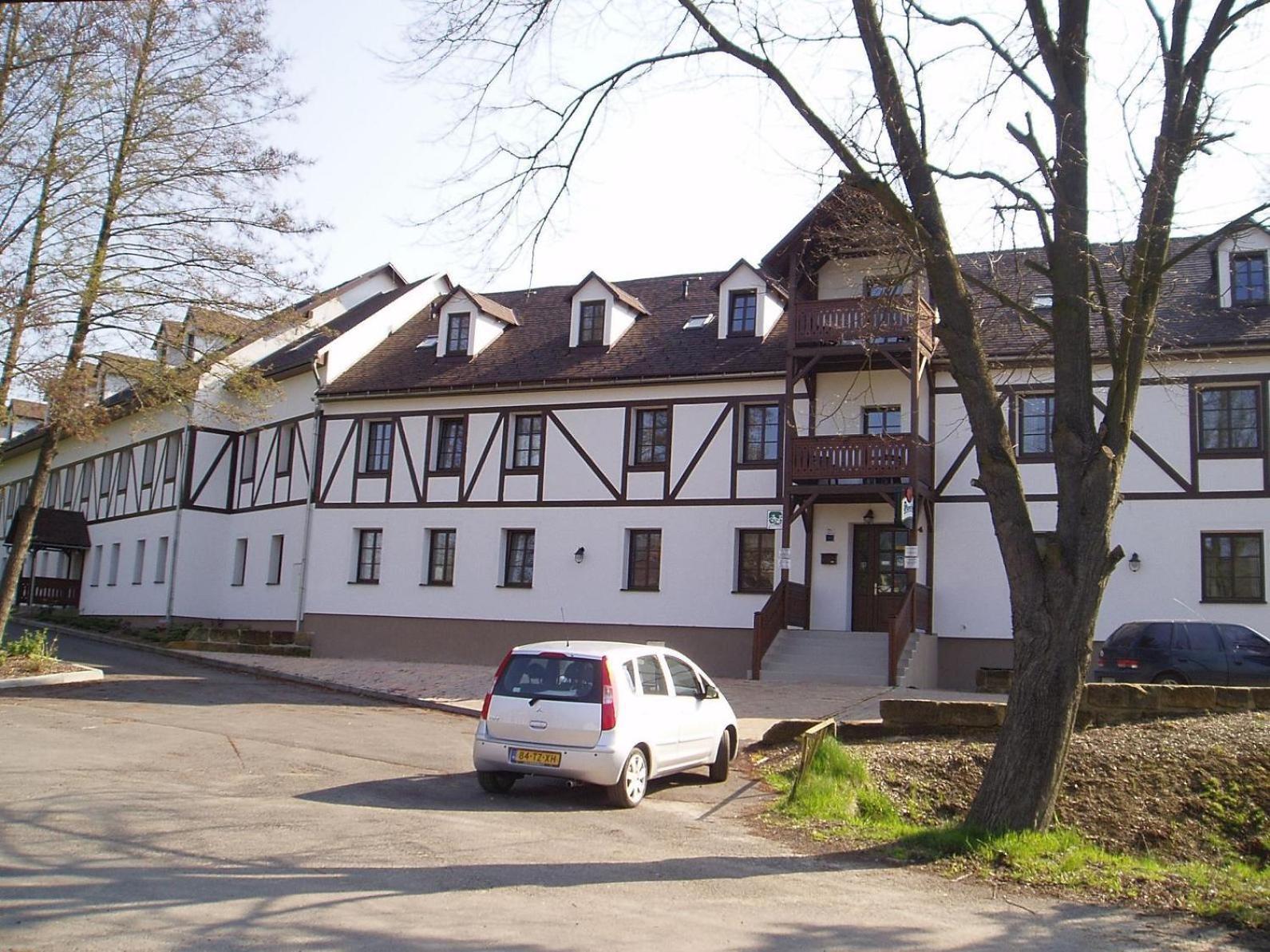 Restaurace A Penzion Ceska Hospoda Hermanice  ภายนอก รูปภาพ