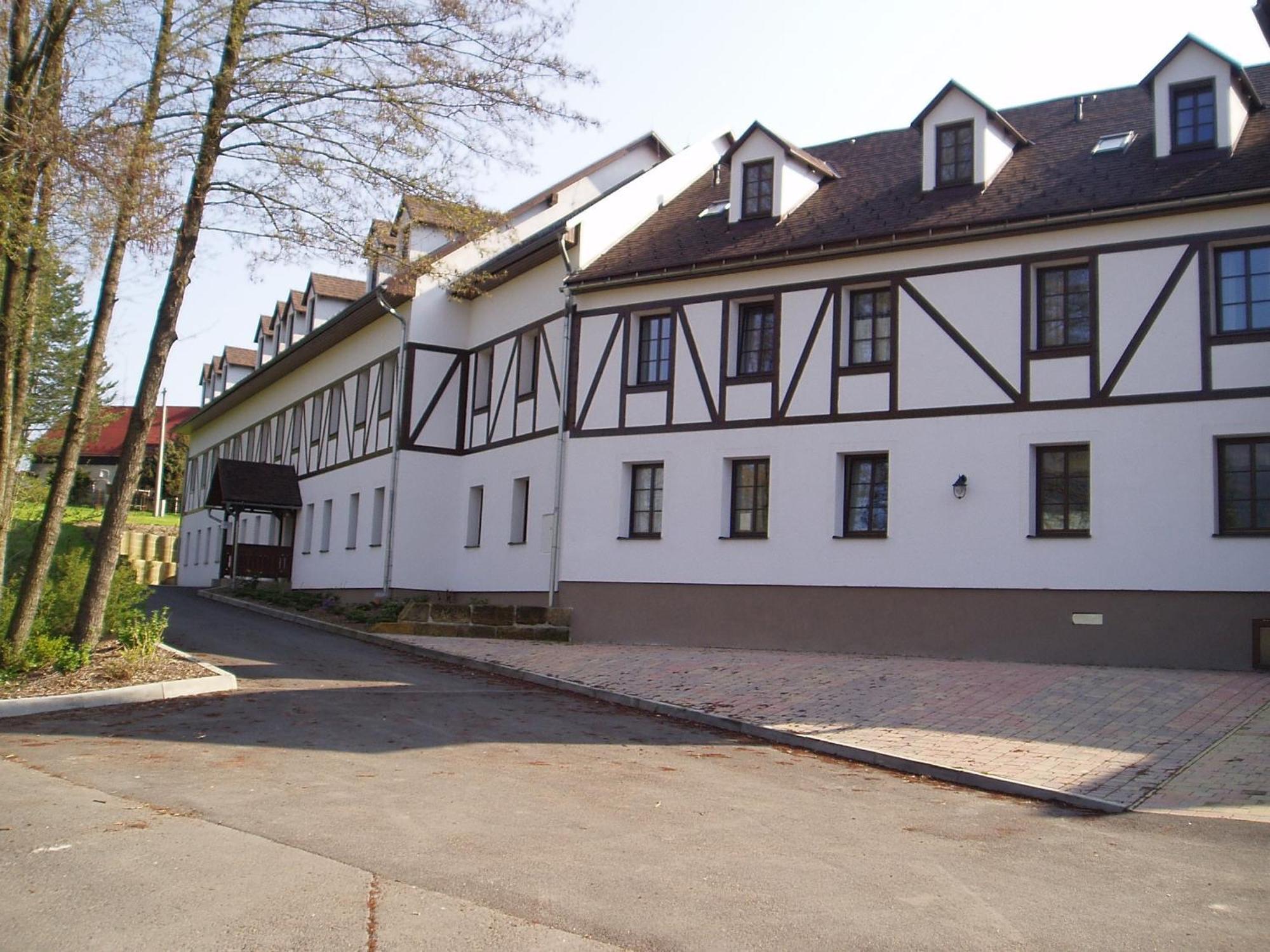 Restaurace A Penzion Ceska Hospoda Hermanice  ภายนอก รูปภาพ