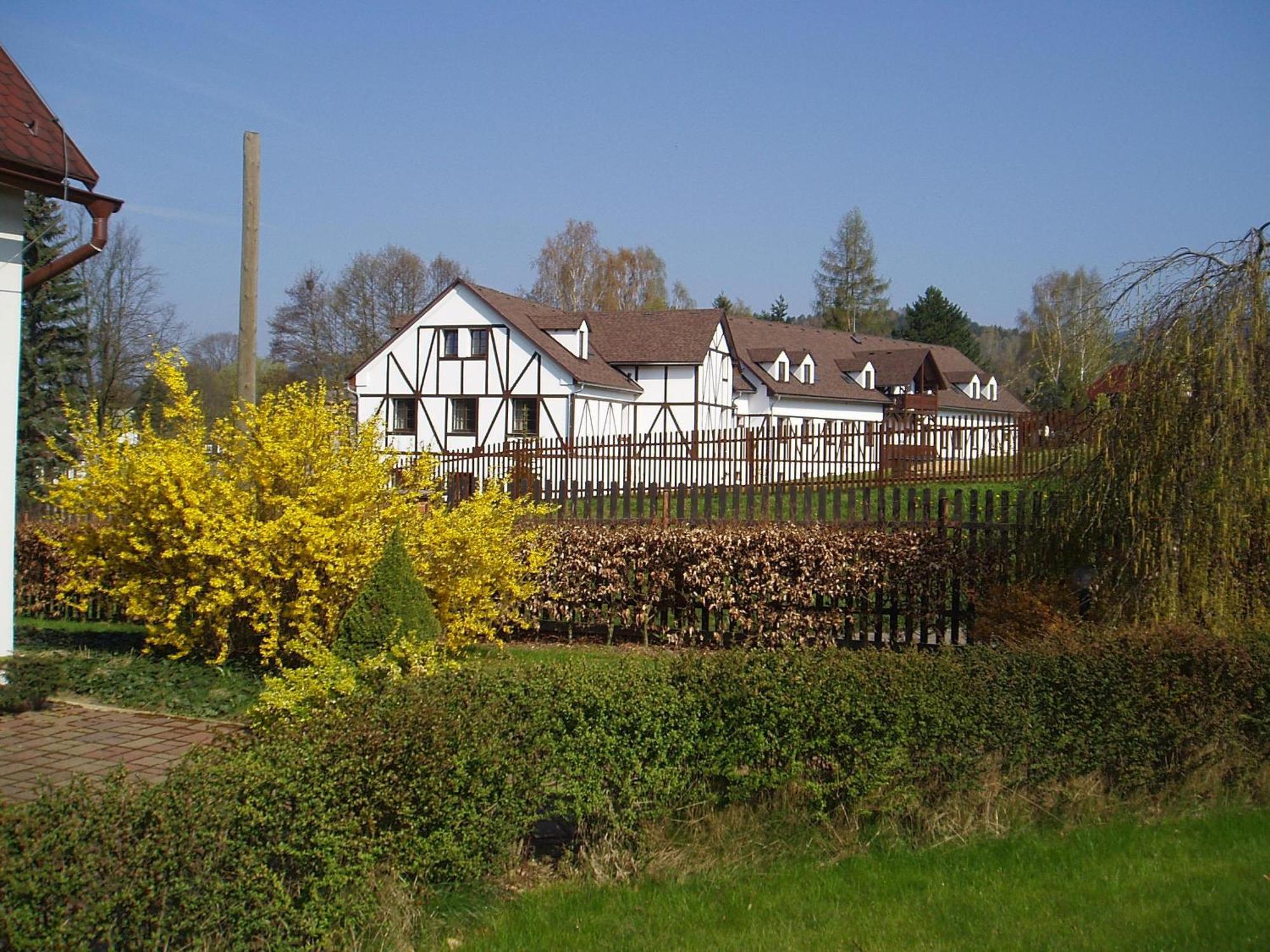 Restaurace A Penzion Ceska Hospoda Hermanice  ภายนอก รูปภาพ